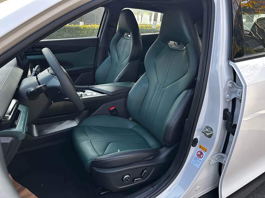 Changan UNI-V iDD 2025 car image #6