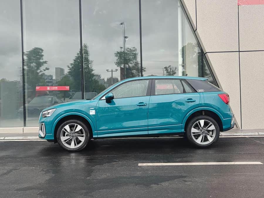 Audi Q2L 2025 car image #6