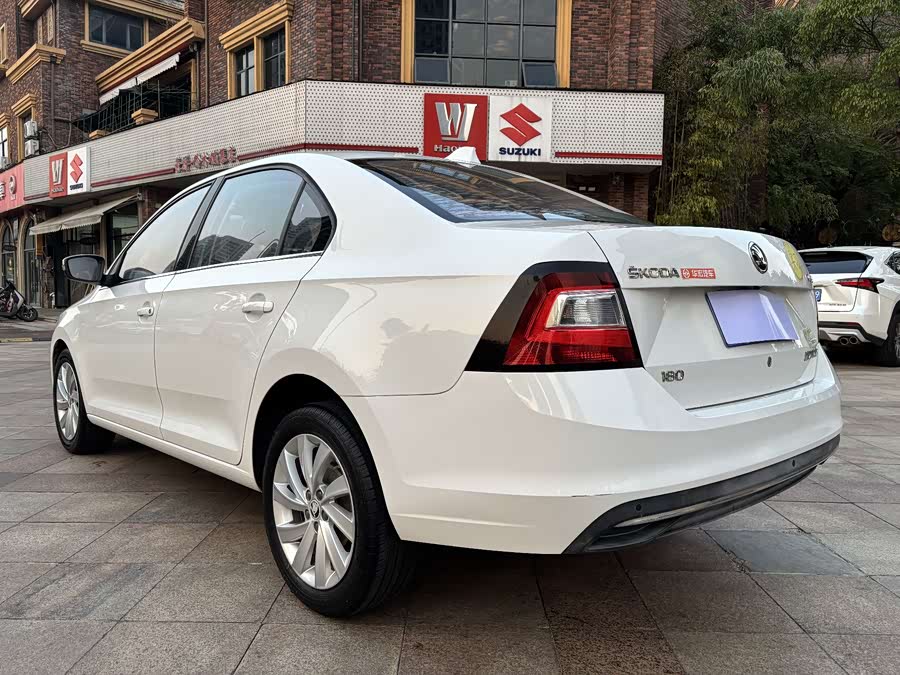 Skoda Rapid 2018 imagen de coche #6