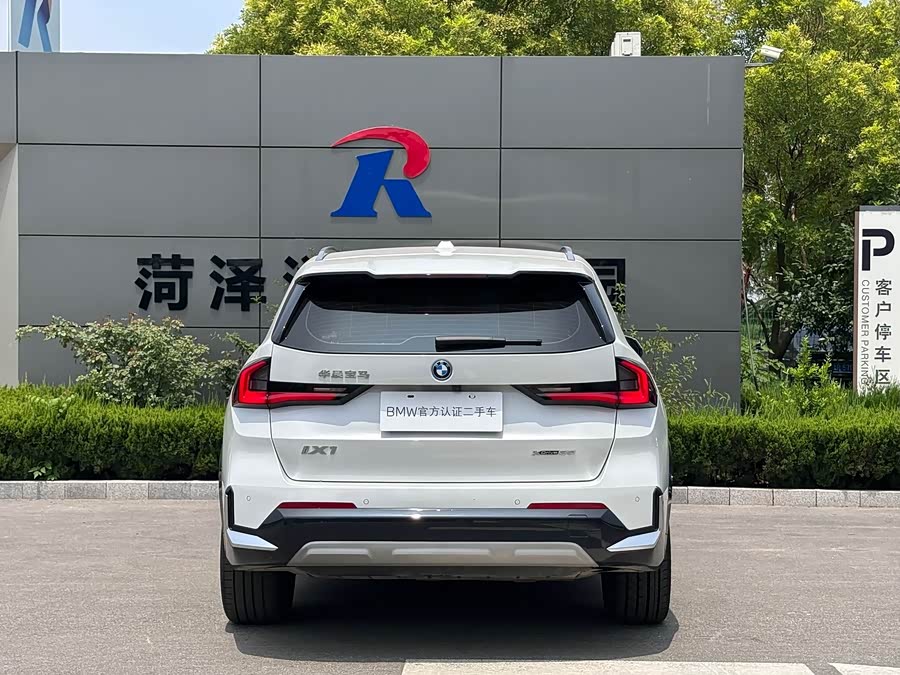 BMW iX1 2024 car image #6