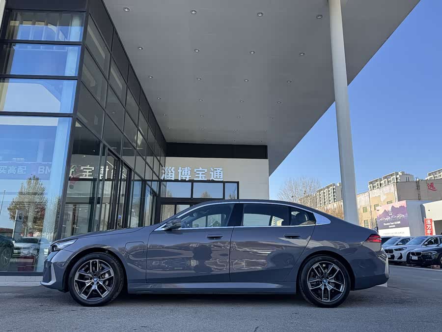 BMW i5 2024 car image #6