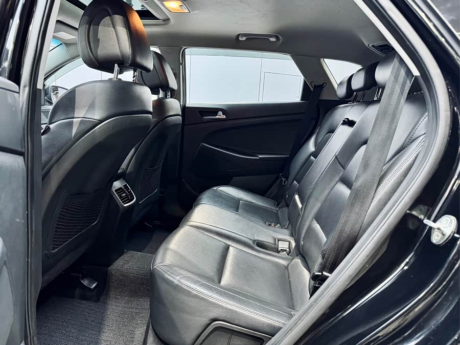 Hyundai Tucson 2016 car image #6