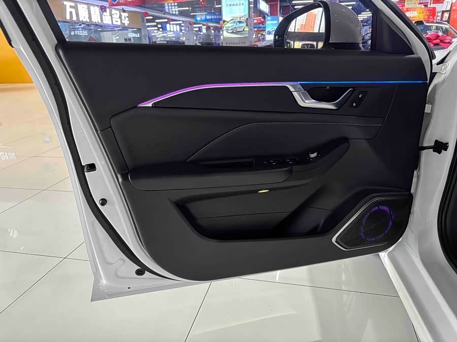 2023 car image #6
