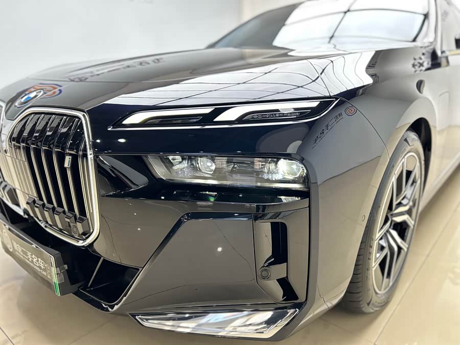 BMW i7 2023 صورة سيارة #6