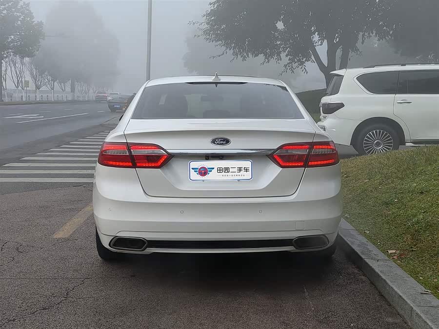 Ford Taurus 2019 car image #6