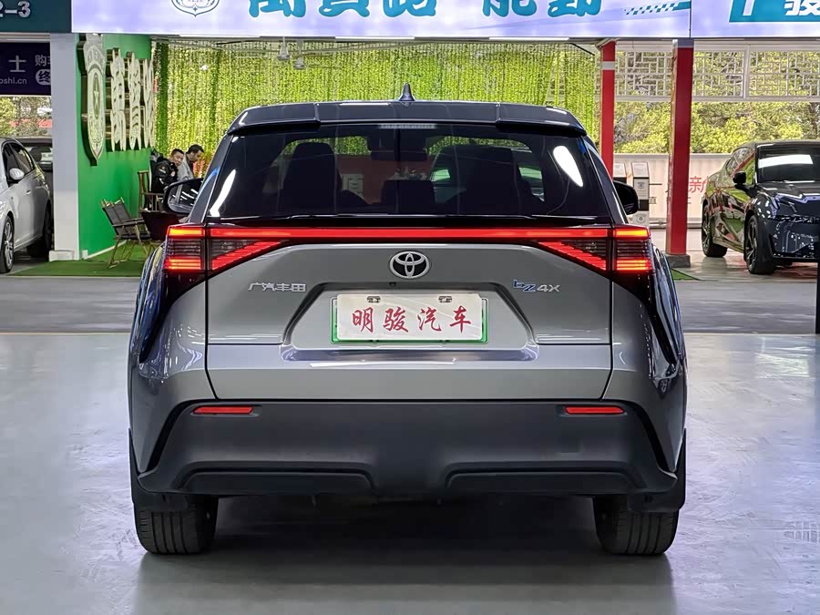 Toyota bZ4X 2023 immagine di auto #6