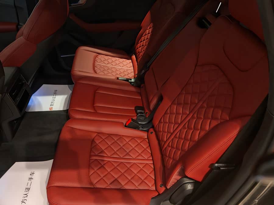 Audi SQ7 2024 car image #6