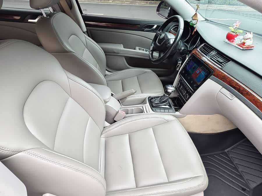 Skoda Superb 2011 immagine di auto #6