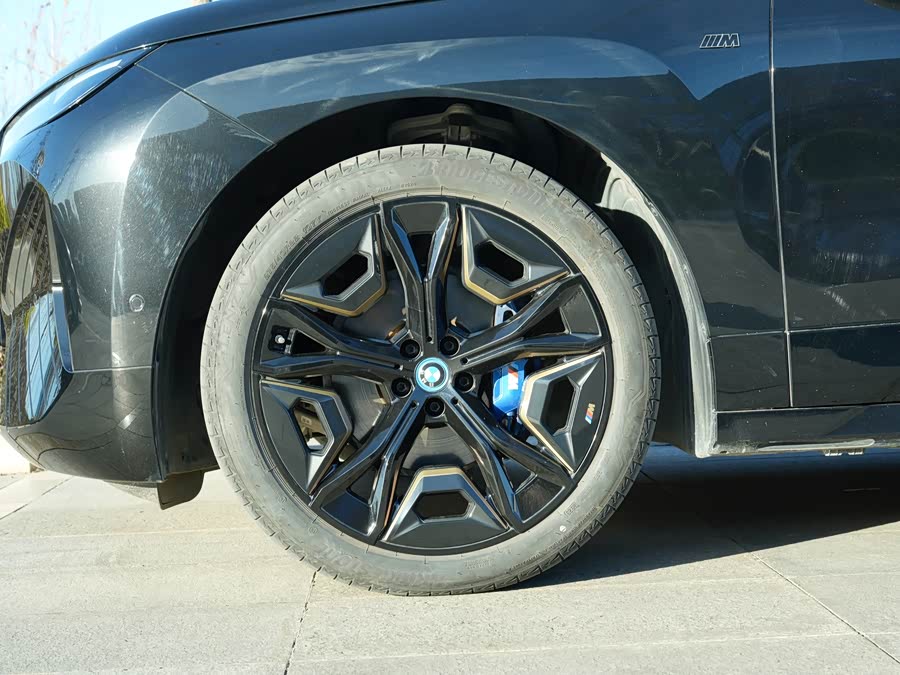 BMW iX M60 2024 car image #6