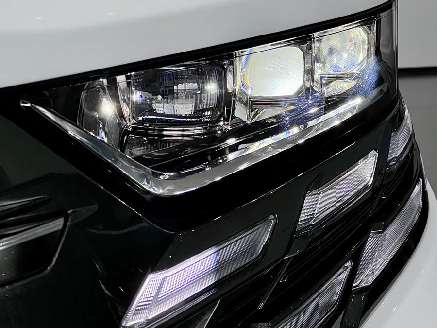 Toyota Alphard car image #6