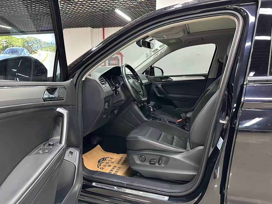 Volkswagen Tiguan L 2022 car image #6