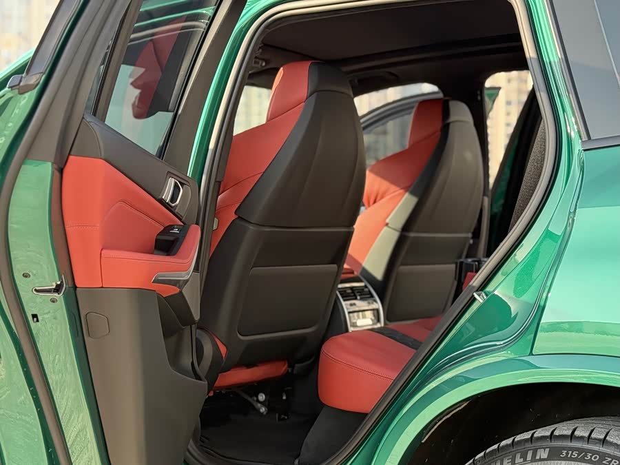 BMW X5 M 2024 car image #6