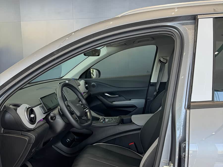 BYD Sea Lion 05 DM-i 2025 car image #6