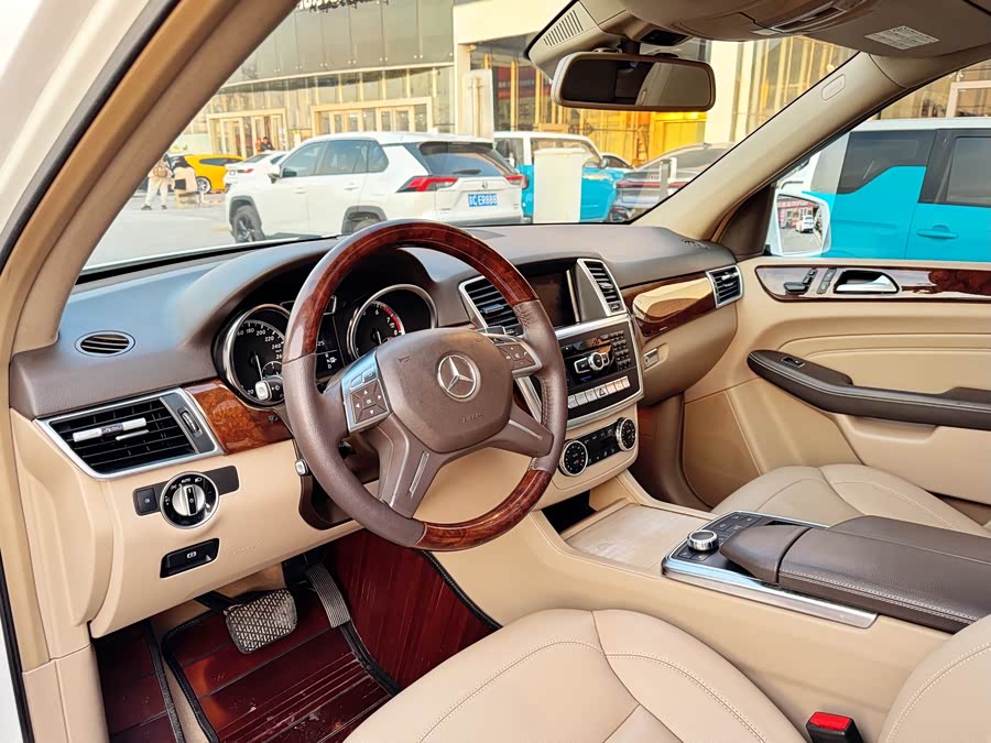 Mercedes-Benz M Class 2012 car image #6