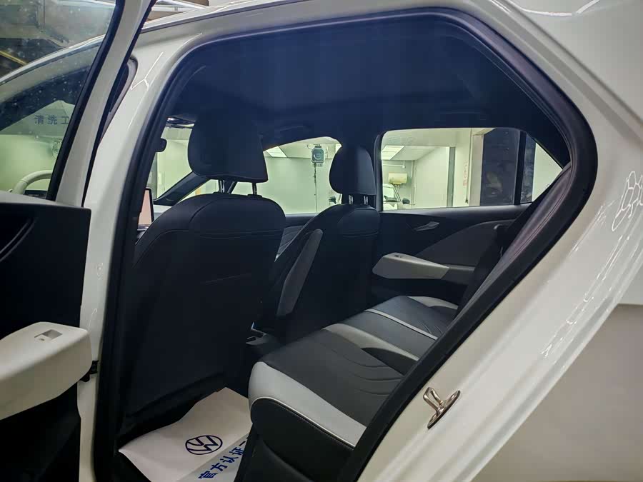 Volkswagen ID.3 2024 immagine di auto #6