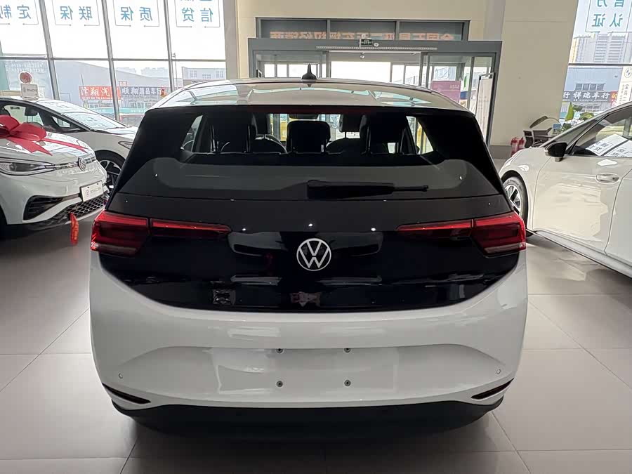 Volkswagen ID.3 2024 immagine di auto #6