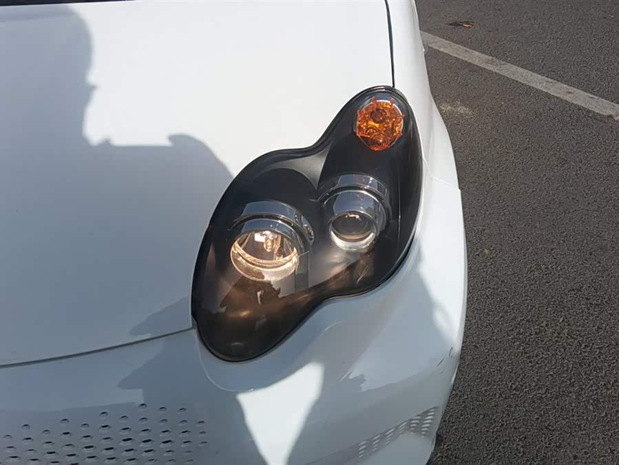 BYD e1 2020 car image #6