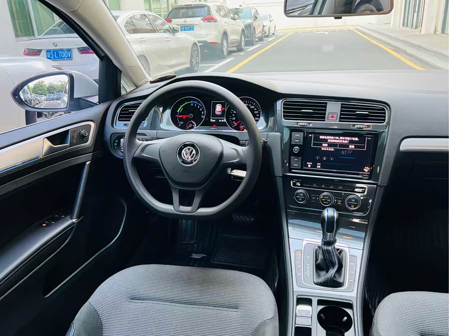 Volkswagen Golf Pure Electric 2020 car image #6