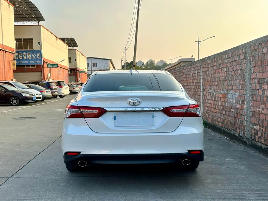 Toyota Camry 2022 immagine di auto #6