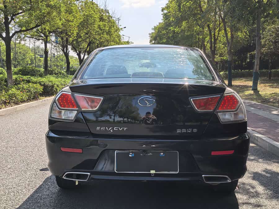 Soueast V3 Lingyue 2011 car image #6