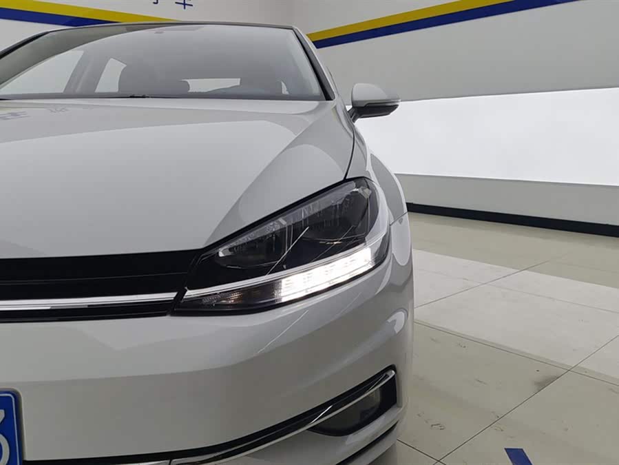 Volkswagen Golf 2020 car image #6