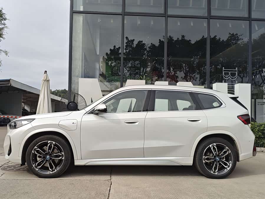 BMW iX1 2024 #6 BMW iX1 2024 car image #6