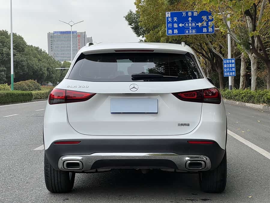 Mercedes-Benz GLA Class 2023 car image #6