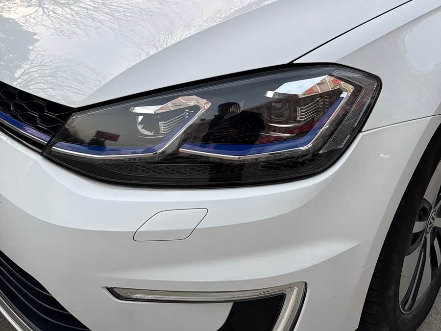 Volkswagen Golf Pure Electric 2020 car image #6