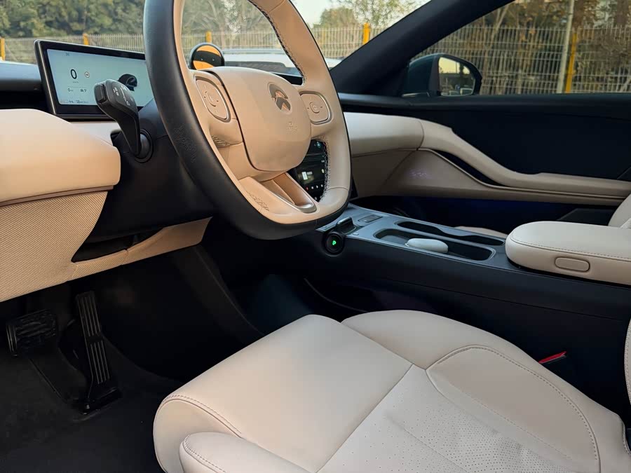 NIO ET5 2023 car image #6
