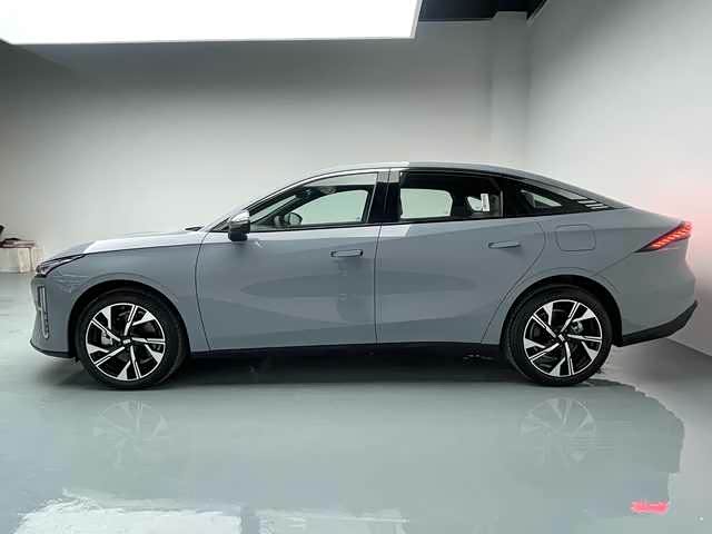 GEELY 2025 car image #6