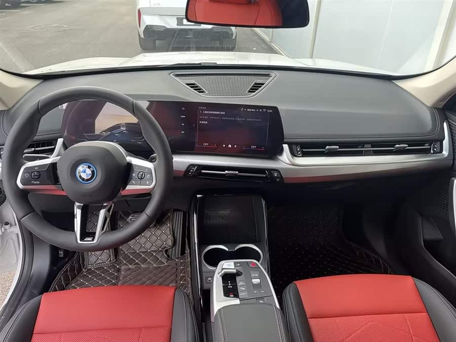 BMW iX1 2025 car image #6