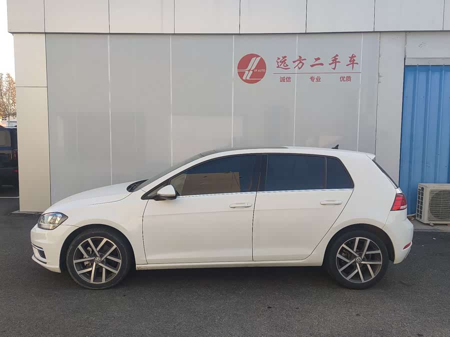 Volkswagen Golf 2020 car image #6