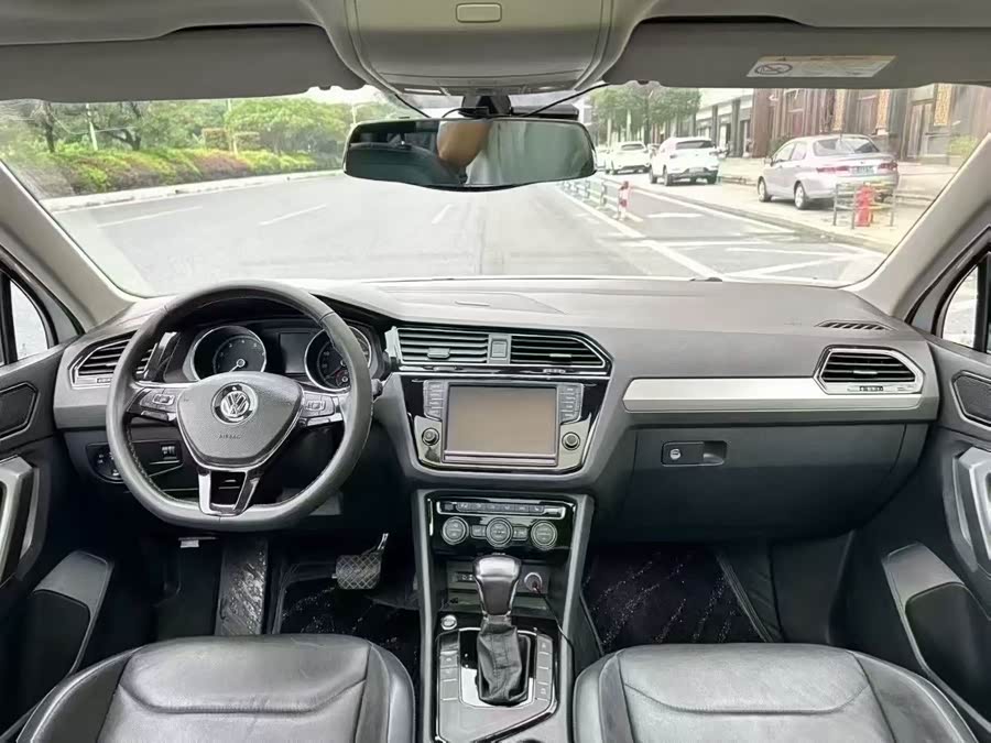 Volkswagen Tiguan L 2018 #6 Volkswagen Tiguan L 2018 car image #6