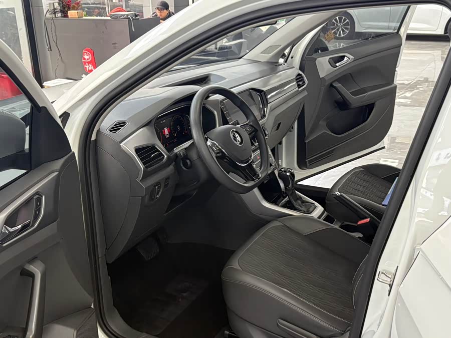 Volkswagen T-Cross 2022 car image #6