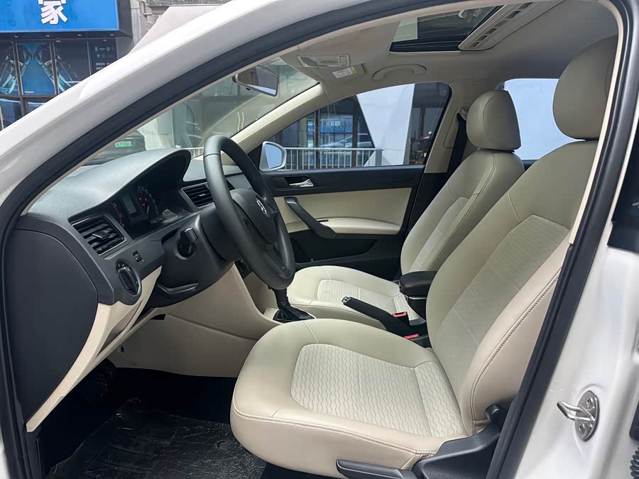 Skoda Rapid 2015 imagen de coche #6