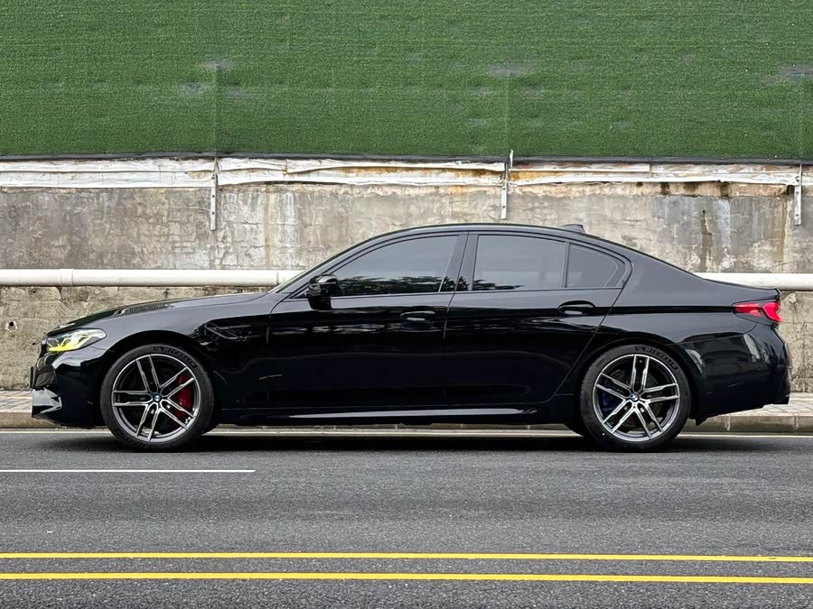 BMW M5 2023 #6 BMW M5 2023 صورة سيارة #6