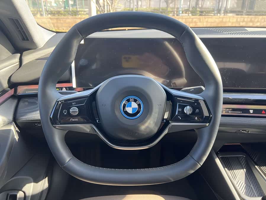 BMW i5 2024 car image #6