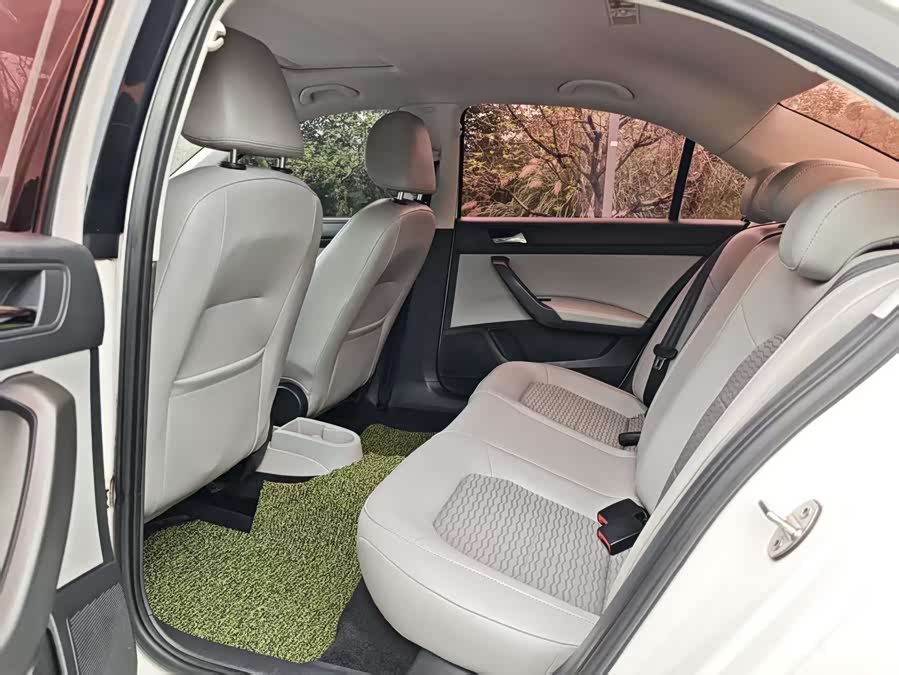 Skoda Rapid 2017 #6 Skoda Rapid 2017 car image #6