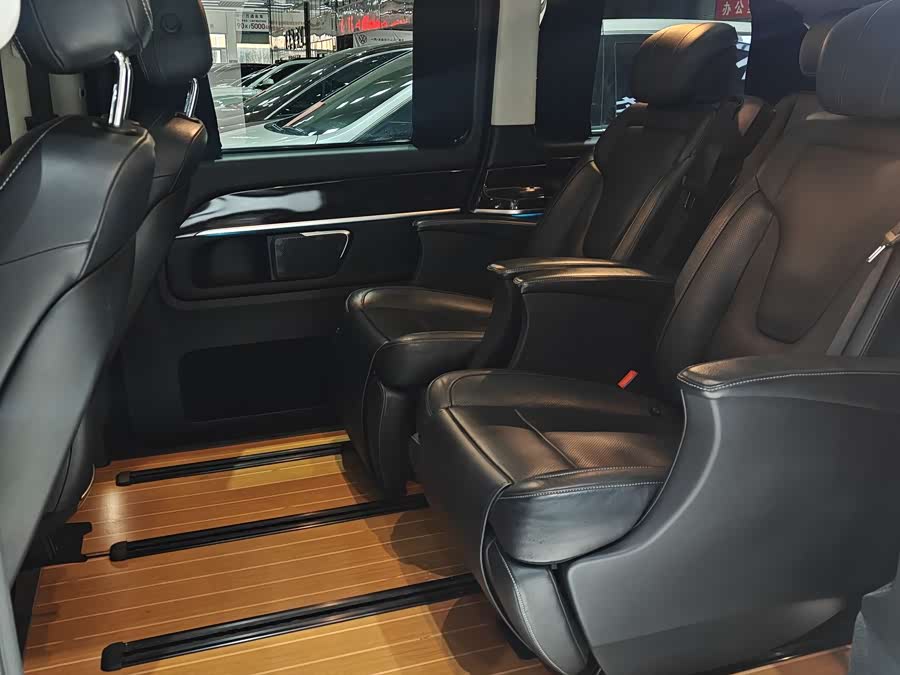 Mercedes-Benz V Class 2020 car image #6