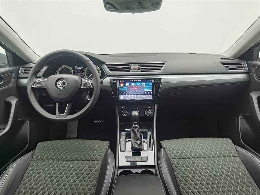 Skoda Superb 2017 car image #6