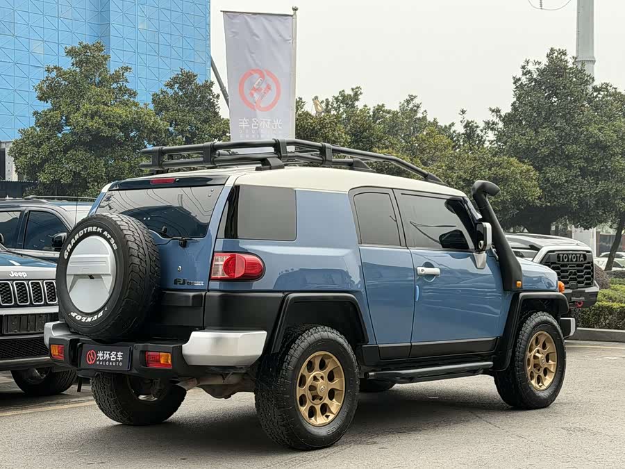 Toyota FJ Cruiser 2011 car image #6