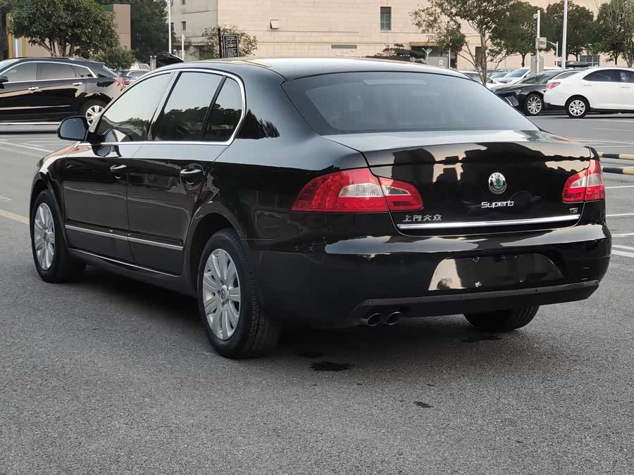 Skoda Superb 2013 car image #6