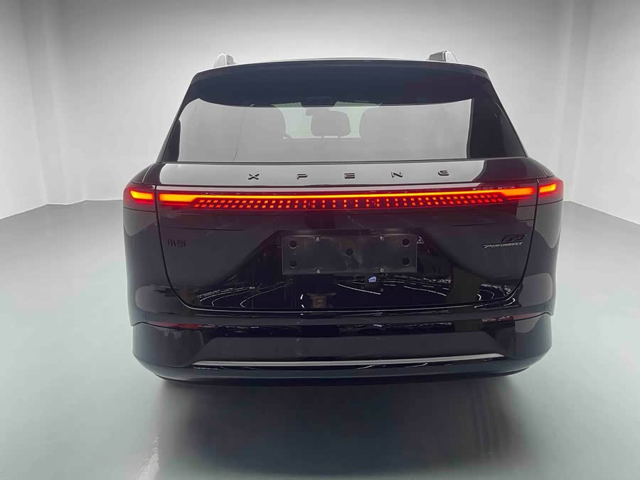 Xpeng G9 2023 car image #6