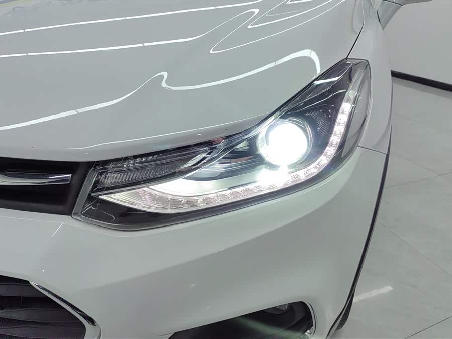 Chevrolet Tracker 2017 car image #6