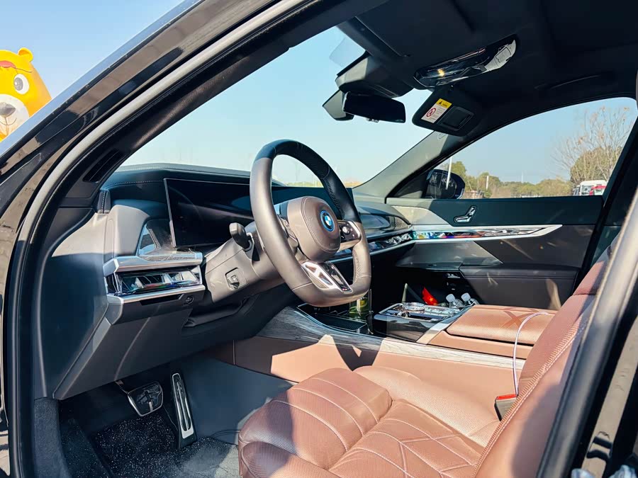 BMW i7 2023 #6 BMW i7 2023 car image #6