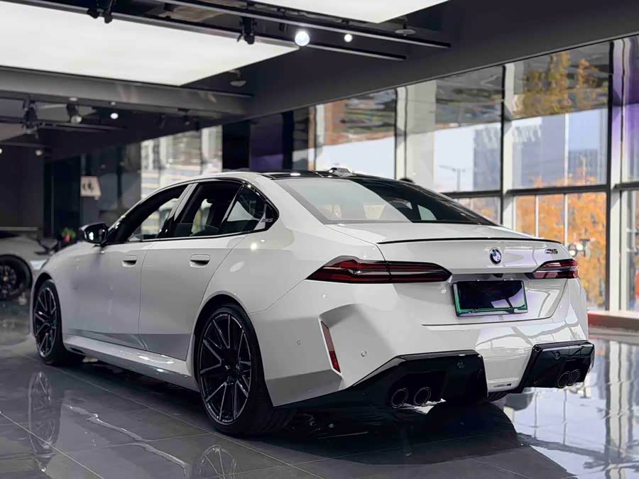 BMW M5 New Energy 2025 #6 BMW M5 New Energy 2025 car image #6