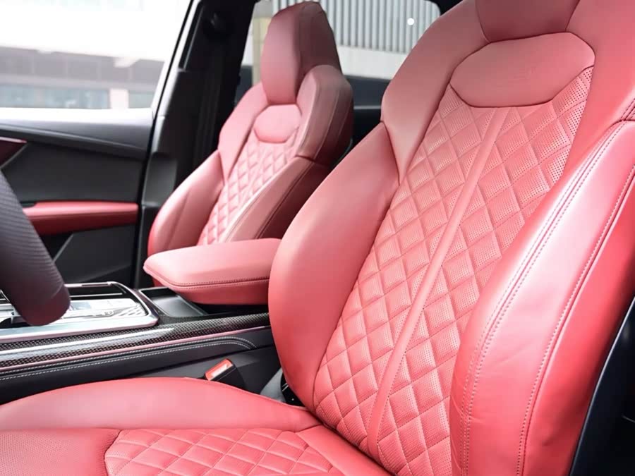 Audi SQ7 2024 car image #6