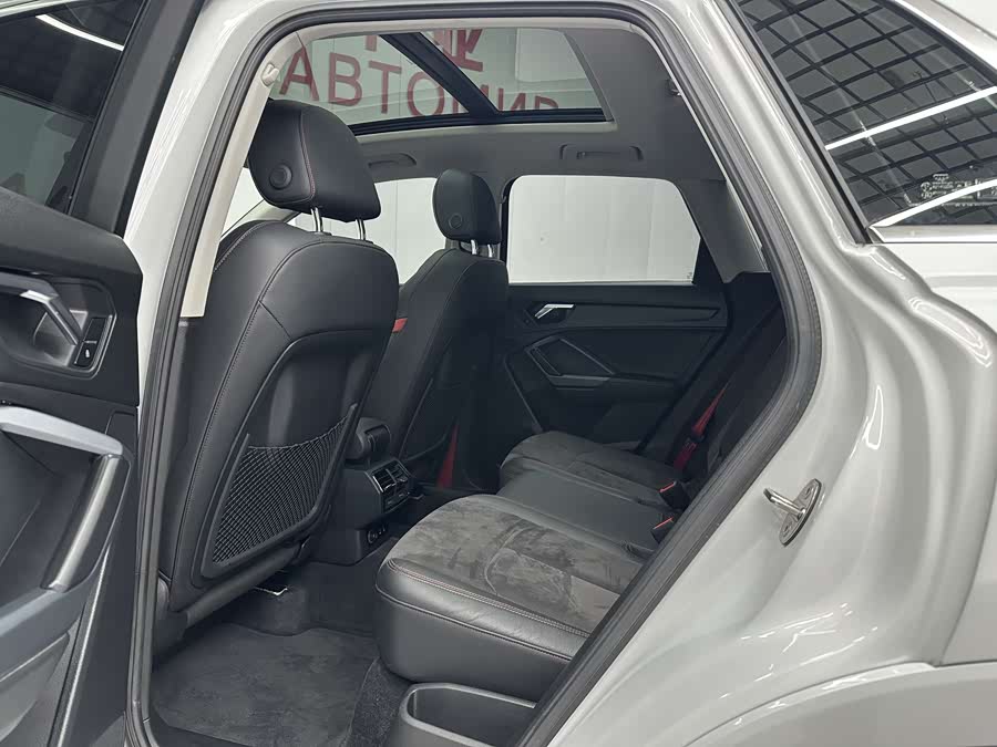 Audi Q3 2021 car image #6