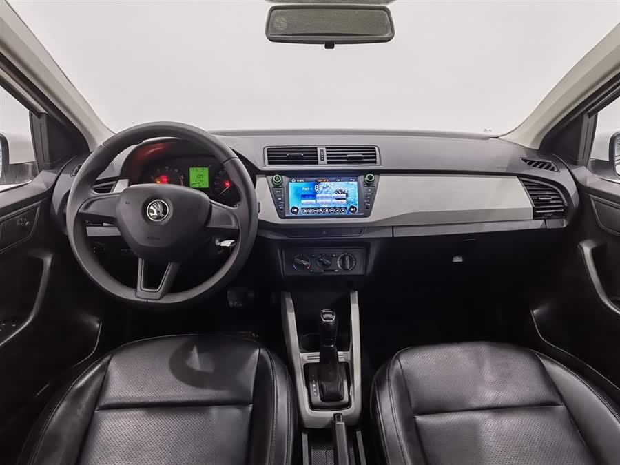 Skoda Fabia 2015 car image #6