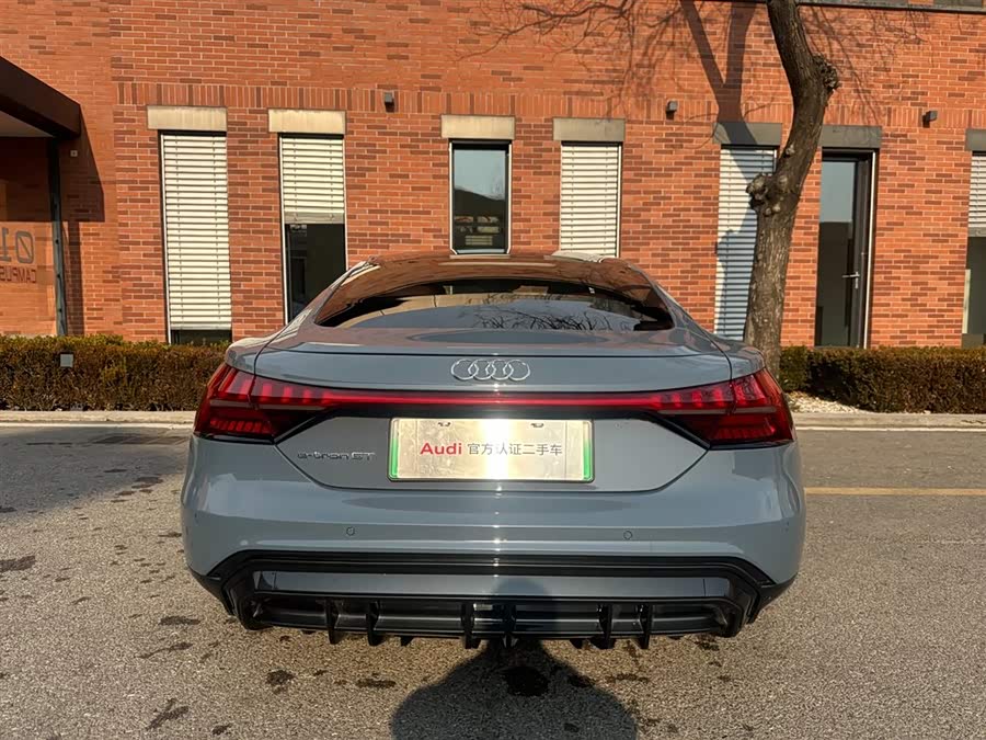 Audi e-tron GT 2024 صورة سيارة #6